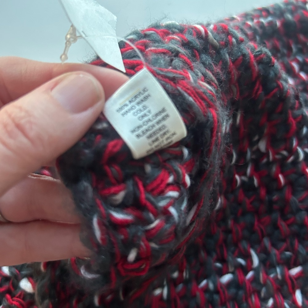 Versona NEW red and charcoal retro knit wrap one size acrylic cozy gift - Picture 3 of 6